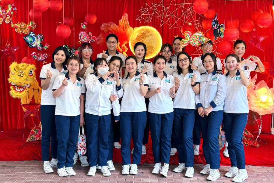 A large number of union members and workers check-in in the Mid-Autumn Festival scene after work. Photo: Trade Union