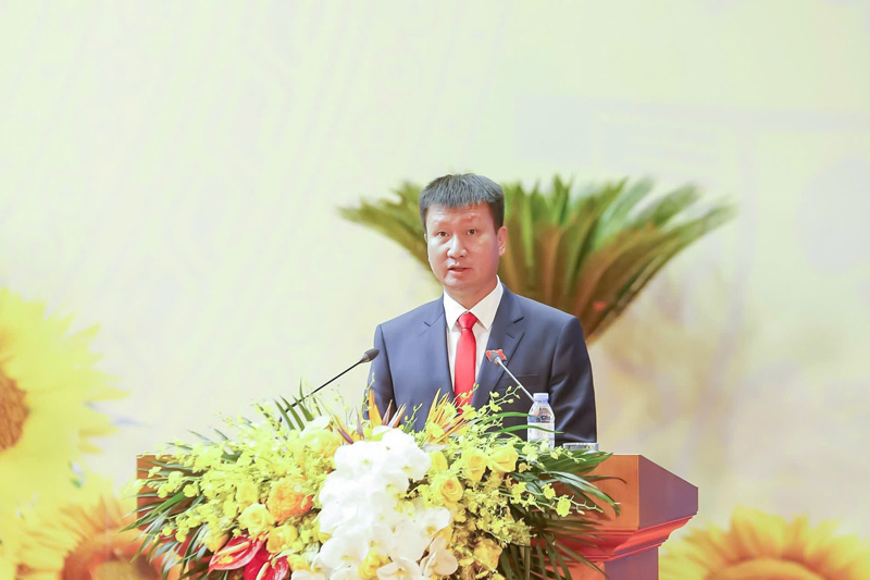 Chu tich UBND tinh Lao Cai Tran Huy Tuan phat bieu y kien tai dai hoi. Anh: Van Duc 