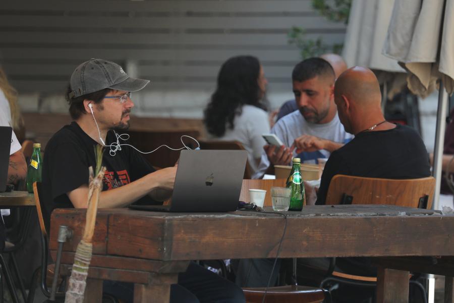 Israeli residents in Tel Aviv. Photo: Xinhua