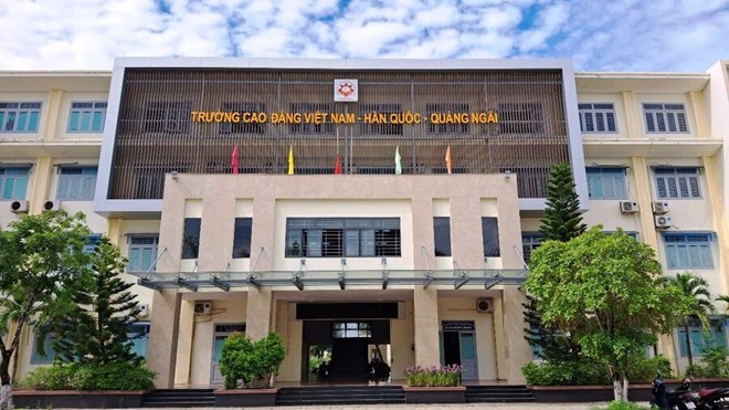 Trường Cao đẳng Việt Nam - Hàn Quốc - Quảng Ngãi thanh toán tiền nợ vượt giờ cho giáo viên