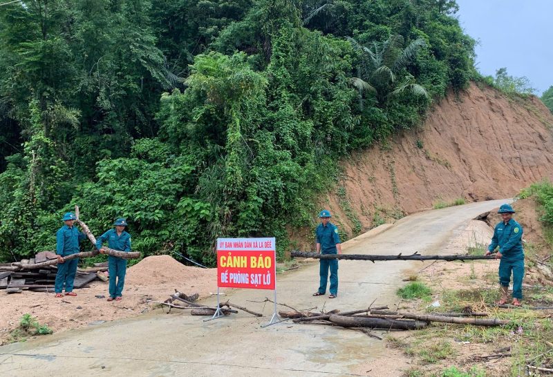 Da Nang warns of landslides in many places due to the impact of storm No. 10. Photo: Truong An