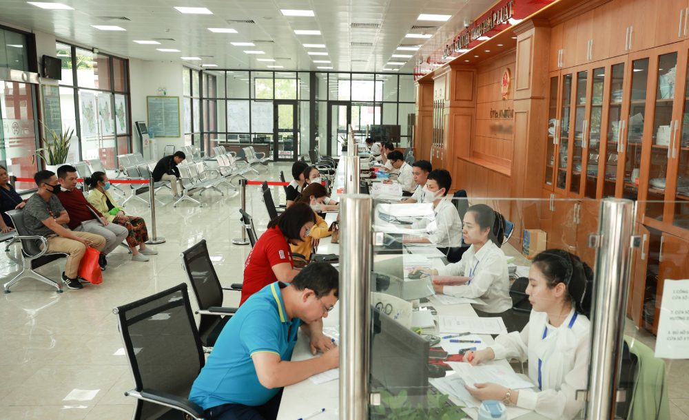 Selon la conclusion 195-KL/TW le plan de proposition de reorganisation des unites de la fonction publique et des entreprises publiques doit etre acheve en octobre 2025. Photo : Hai Nguyen