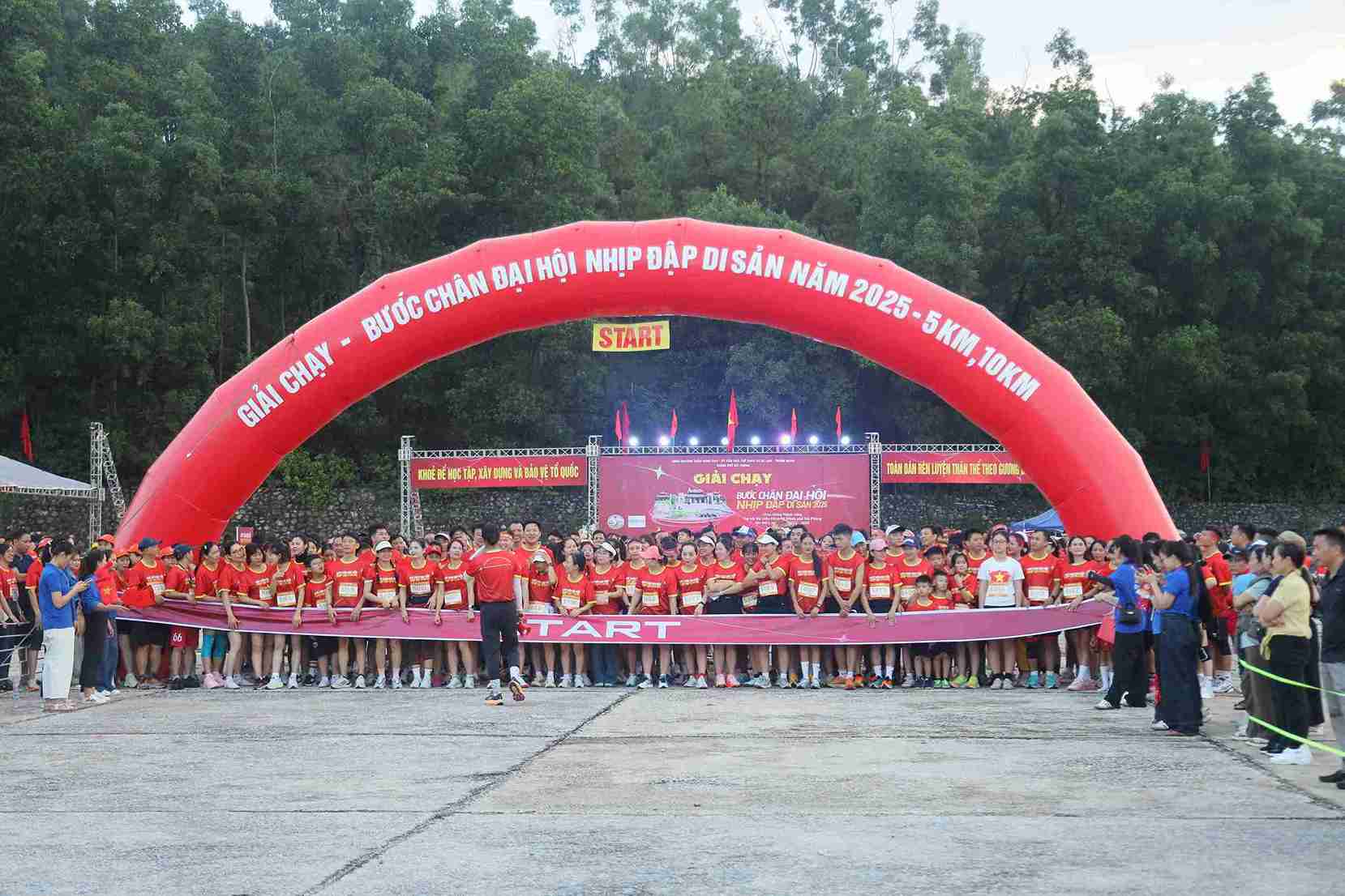 Exciting atmosphere at the "Congress Steps - Heritage Drum 2025" race. Photo: Organizing Committee