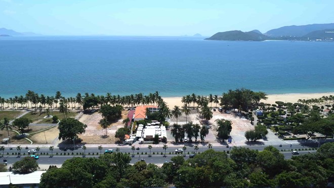 Nhìn lại khu đất vàng dọc bờ biển Nha Trang sau 30 năm giao đất cho doanh nghiệp