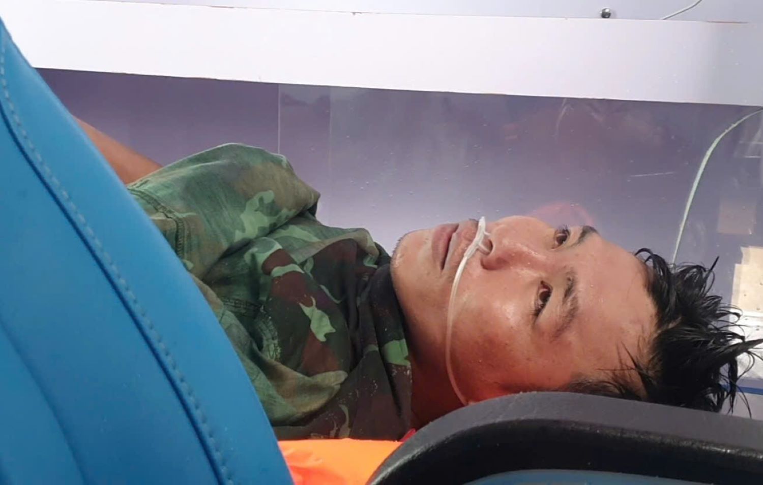 The male crew member was brought to shore. Photo: Hung Tho