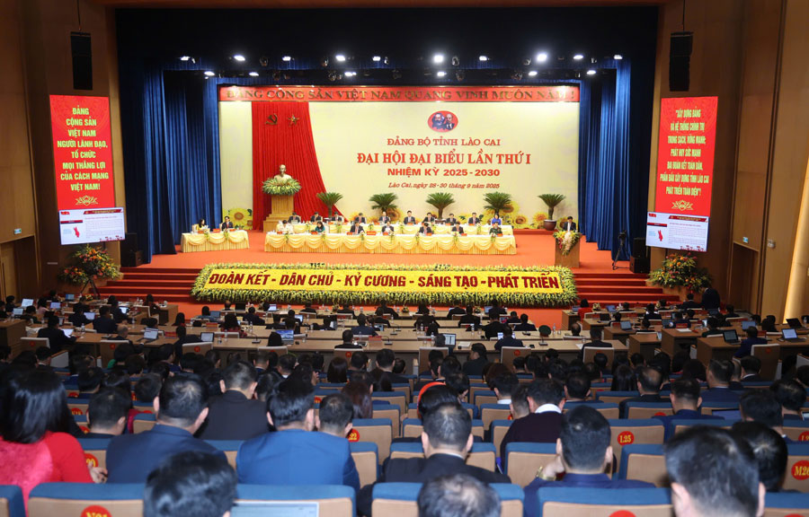 Quang canh phien tru bi Dai hoi dai bieu Dang bo tinh Lao Cai lan thu I. Anh: Van Duc