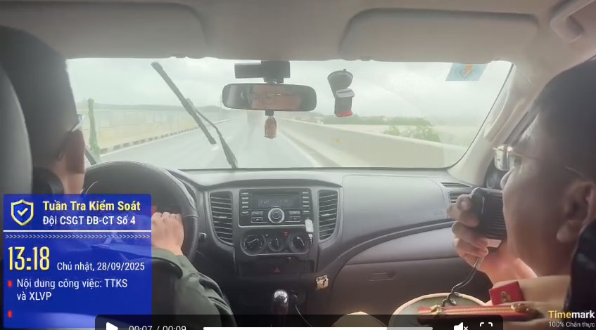 Due to the impact of storm No. 10 Bualoi, there will be heavy rain and strong winds on the Central Expressway. Photo cut from clip: Traffic Police Department