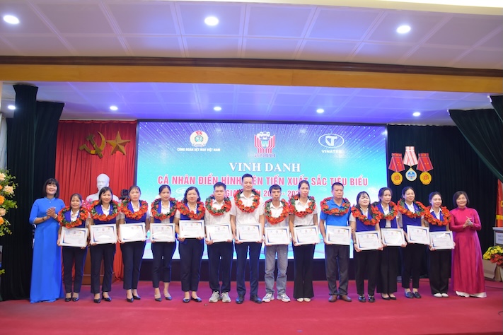 The 6th Patriotic Emulation Congress among workers and civil servants in the Vietnam Textile and Garment industry. Photo: Thu Mai