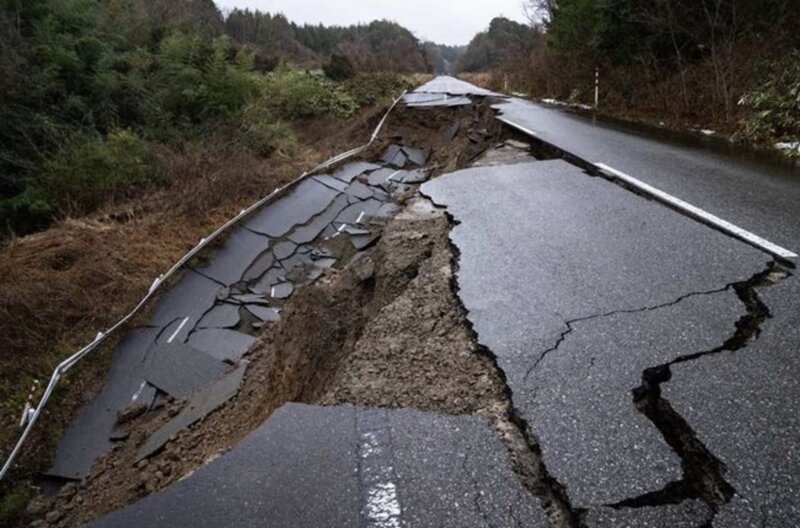 Traffic roads were destroyed after an earthquake in Japan. Photo: Xinhua