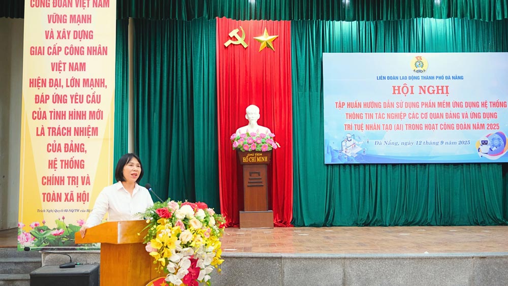 Lien doan Lao dong thanh pho Da Nang tap huan su dung AI cho can bo. Anh: Tuong Minh