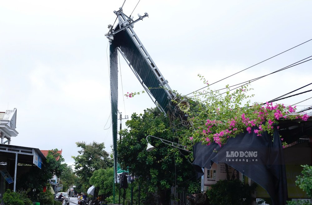 Truoc thoi diem bao so 10 do bo, tai xa Quang Dien (TP Hue) lien tuc ghi nhan gio manh, nhieu noi xay ra loc xoay, gay thiet hai nghiem trong tai ba thon An Xuan Dong, An Xuan Tay va An Xuan Bac. 