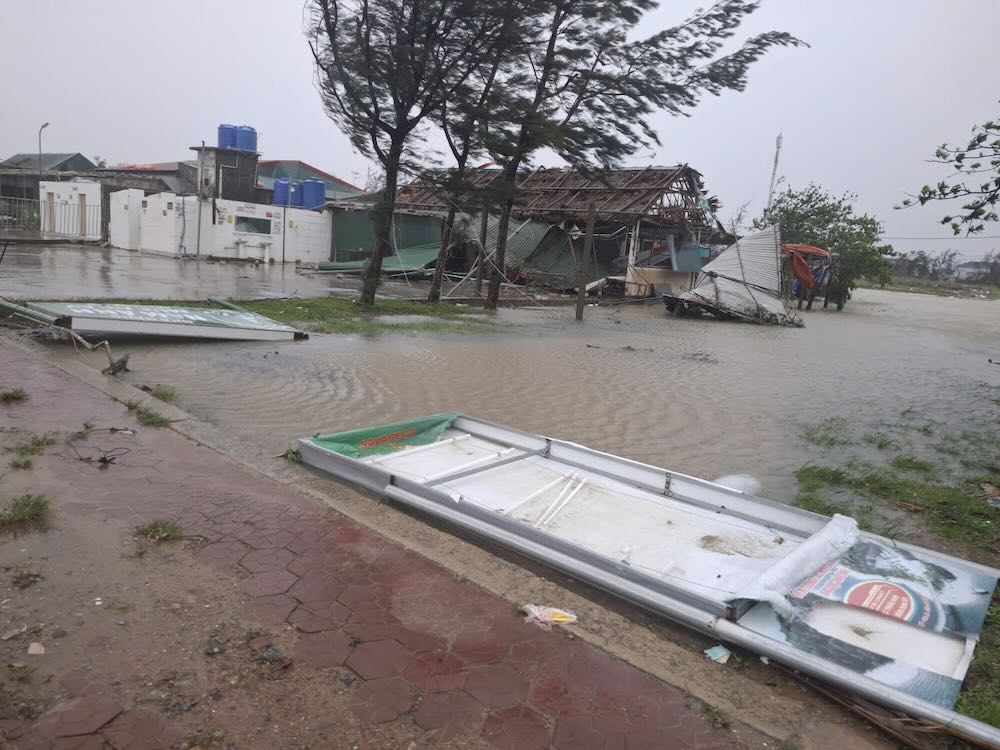 Many places in Ha Tinh were devastated after floods caused by storm No. 10. Photo: Tran Tuan