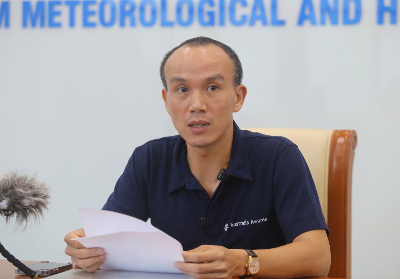 Ong Hoang Phuc Lam - Pho Giam doc Trung tam Du bao Khi tuong Thuy van Quoc gia cung cap nhan dinh tac dong cua bao so 10 Bualoi den Ha Noi. Anh: An An