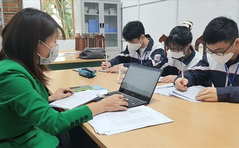 24h Education: Universities need to expand tuition fees. Photo: Nguyen Truong