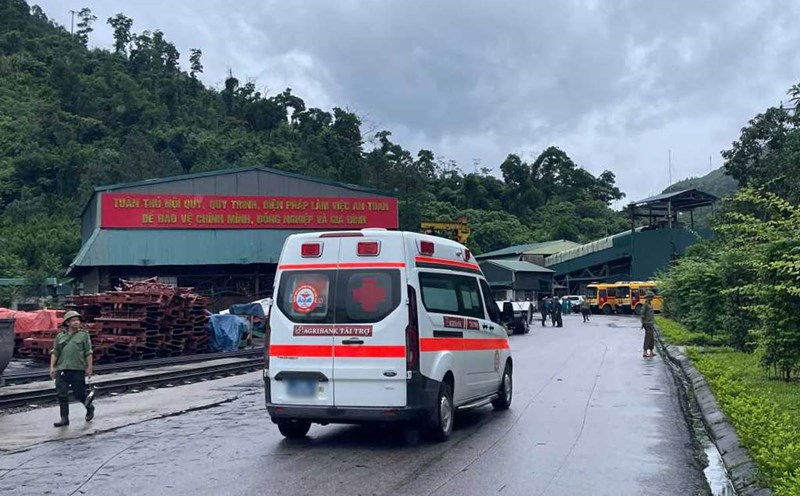 An ambulance was present at the scene. Photo: Quang Ninh Portal