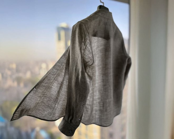 올바르게 세탁하고 말리면 옷에 묻은 기름 냄새 음식 냄새를 제거하는 데 도움이 됩니다. 사진: 뚜언 닷