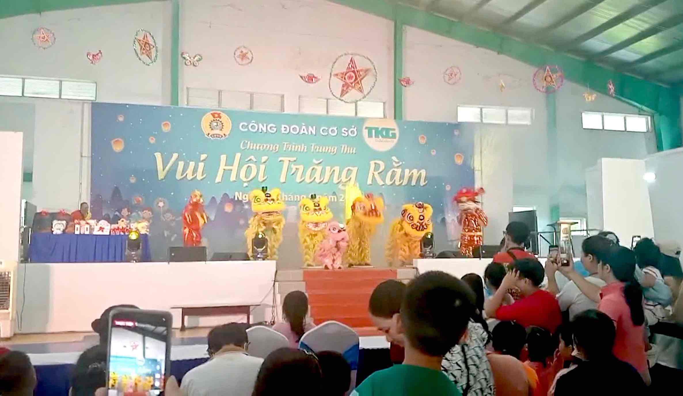 TKG Taekwang Vina Joint Stock Company organizes a Mid-Autumn Festival program for union members, workers and their children. Photo: Company Union