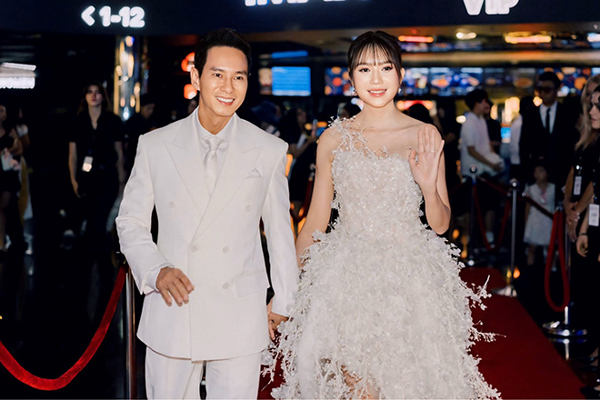 Ly Hai va ba xa Minh Ha. Anh: Nghe si cung cap