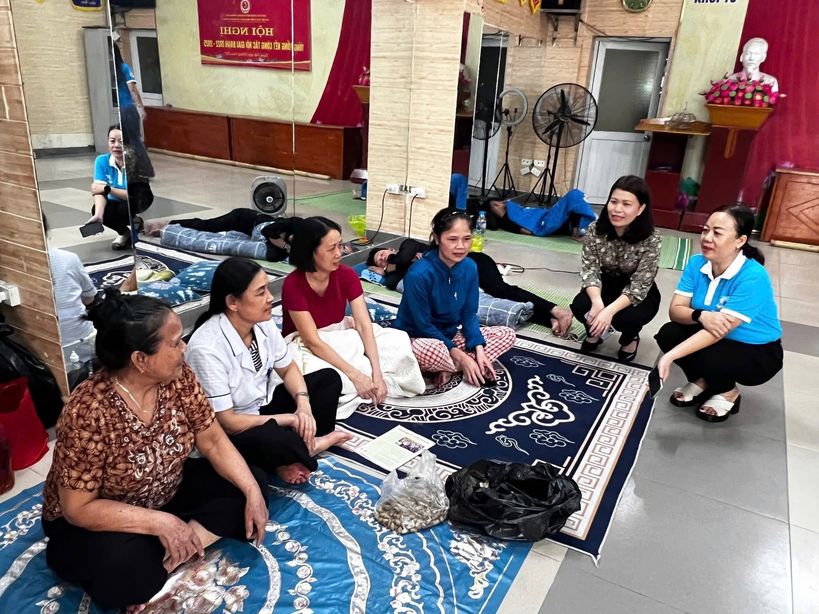 People in Nghe An in dangerous areas were evacuated to safety before storm No. 10 made landfall. Photo: Ngoc Anh