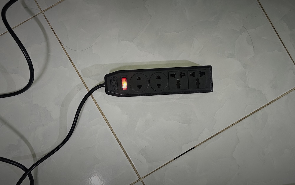 집 청소 중 감전사한 남성. 사진: 민호아