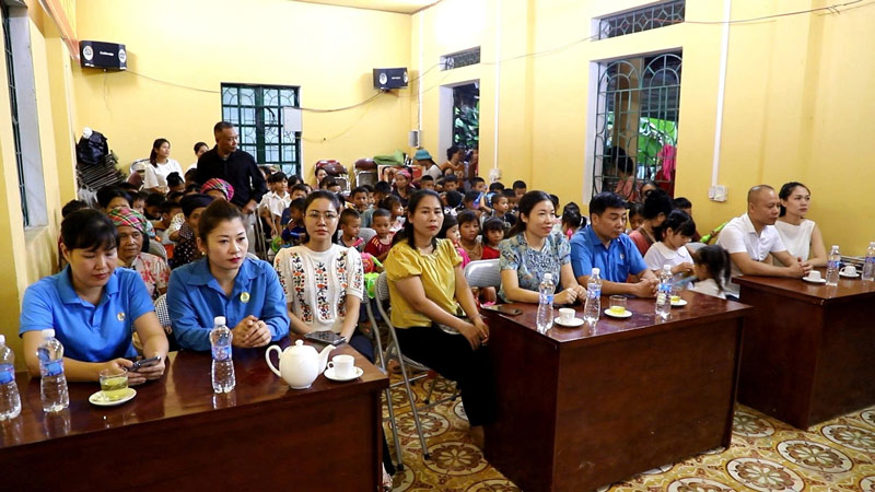 Hoat dong co y nghia, the hien su quan tam doi voi tre em co hoan canh kho khan. Anh: Cong doan Nghia Lo