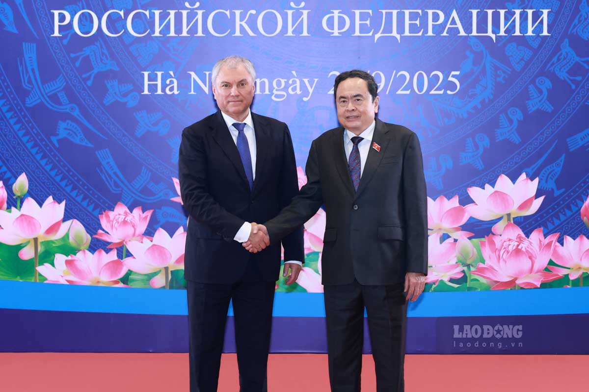 Politburo member and National Assembly Chairman Tran Thanh Man and Chairman of the Russian State Duma Vyacheslav Volodin. Photo: Hai Nguyen