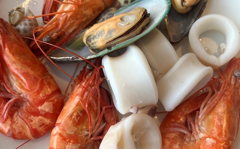 Limiting foods high in purines is one of the 5 simple ways to effectively reduce uric acid. Photo: Kieu Vu