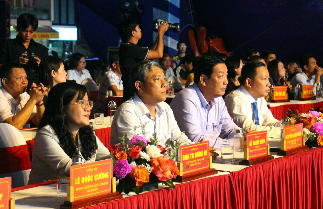 Dai bieu tham du le be mac. Anh: Thanh Mai