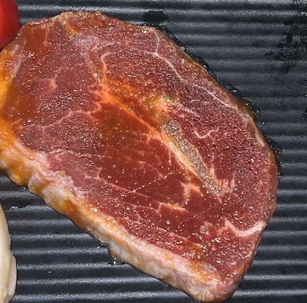The habit of eating a lot of red meat is one of the causes of kidney failure. Photo: Kieu Vu