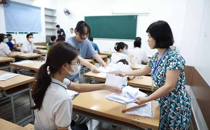 Many policies related to teachers' salaries and allowances are about to be issued. Photo: Hai Nguyen