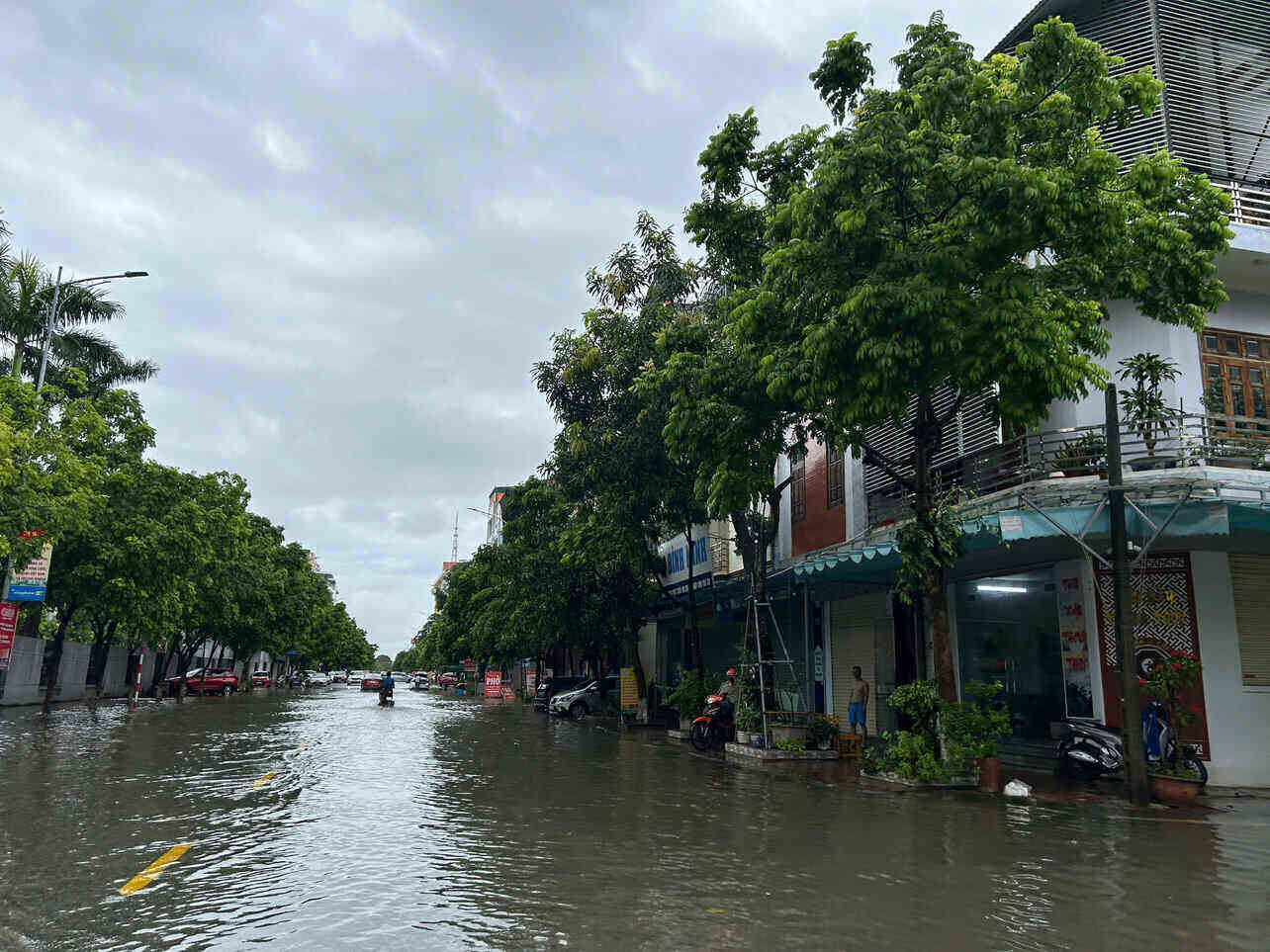 Hình ảnh ngập lụt tại một tuyến phố ở Hưng Yên. Ảnh: Mai Hương