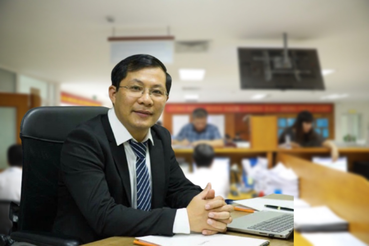 Dr. Doan Van Tinh mentioned the issue of breakthrough salary levels for talent to implement the orientation of commune-level job positions. Photo: Huong Nha