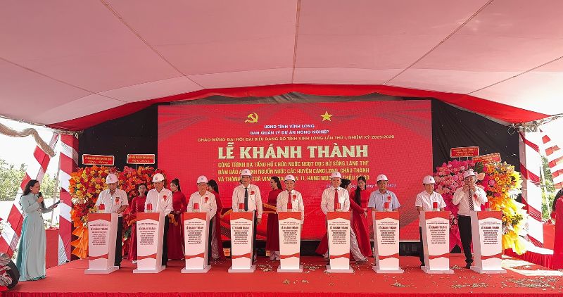 Inauguration de l'infrastructure du reservoir d'eau douce de la riviere Lang The un ouvrage cle pour celebrer le Congres du Parti provincial de Vinh Long. Photo : Hoang Loc
