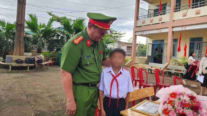 Em Thach Chi Khang truoc do da duoc nganh giao duc tinh tuyen duong, khen thuong. Anh: Bao Trung 