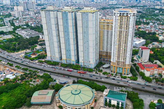Trách nhiệm của cha mẹ trong vụ bé trai ném dép làm ngập 2 thang máy chung cư