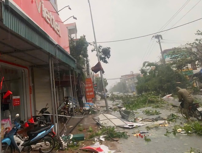 Bão lốc xoáy tại Ninh Bình Mưa làm 6 người chết, 7 người bị thương