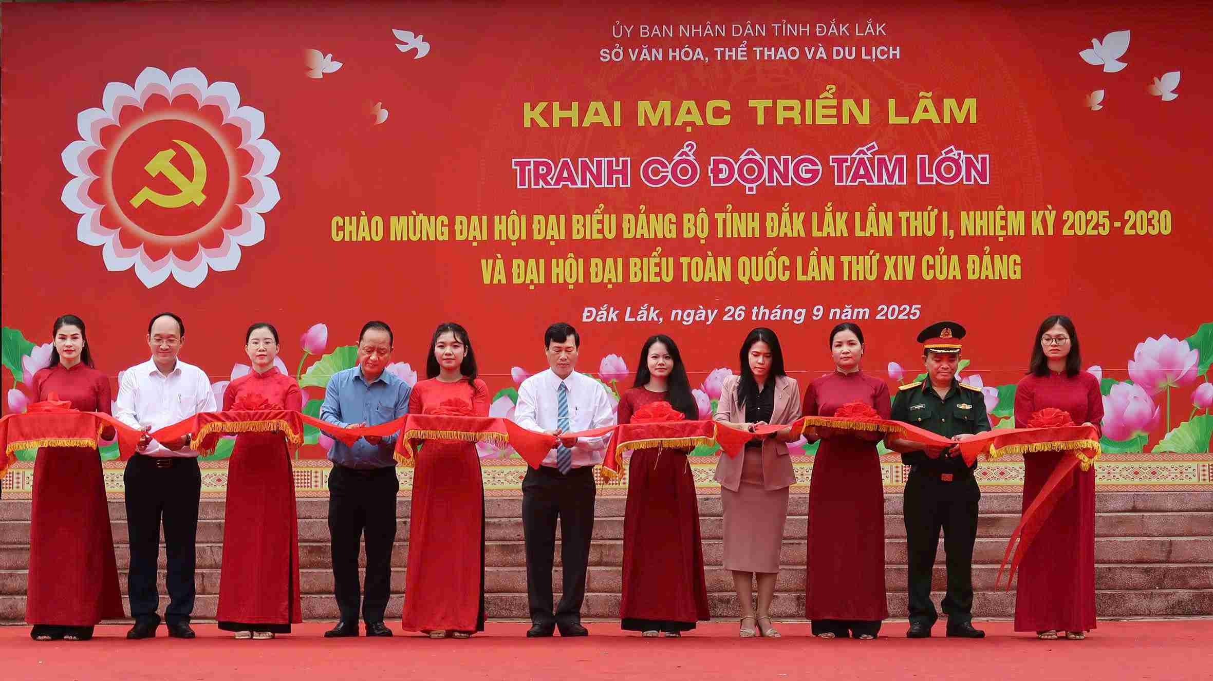 Mot so don vi to chuc cac hoat dong huong ve Dai hoi. Anh: Bao Trung