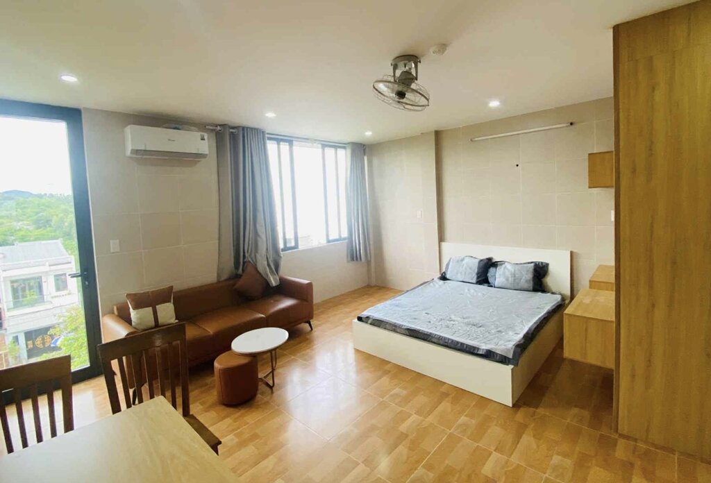 Inside an apartment that opens to welcome people to avoid storm No. 10 for free. Photo provided by the character