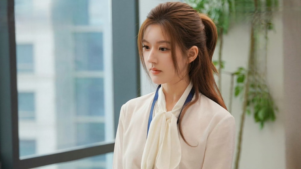 Nhan vat Hua Nghien cua Trieu Lo Tu co tao hinh cau ky du chi la nhan vien binh thuong. Anh: Nha san xuat phim