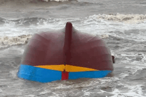 The scene of the search for 9 missing fishermen in the waters of Quang Tri. Photo: Cong Sang