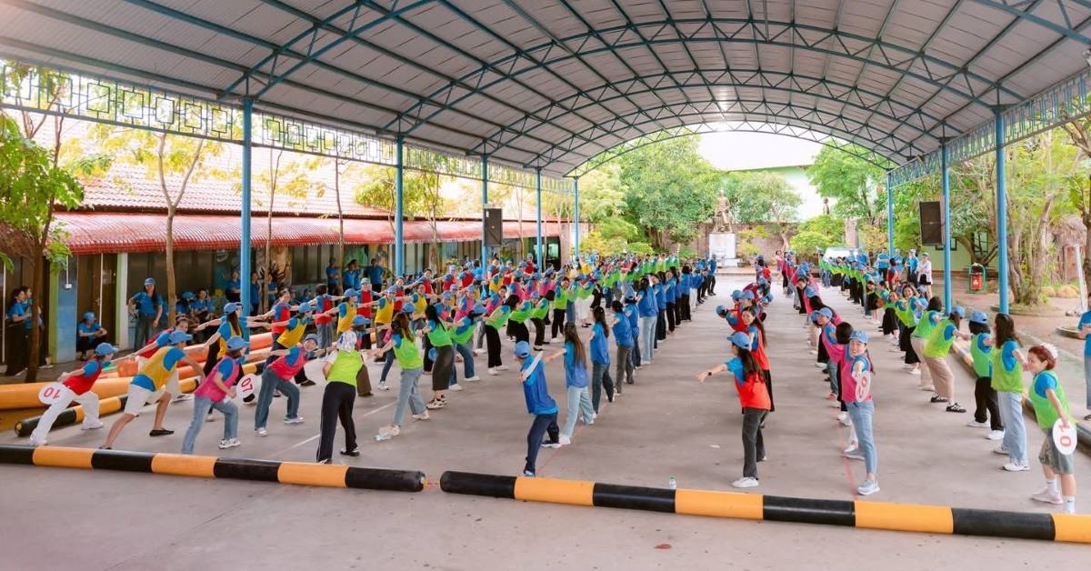 Can bo cong doan tham gia thuc hanh ki nang to chuc hoat dong tap the. Ảnh: Bang Tam