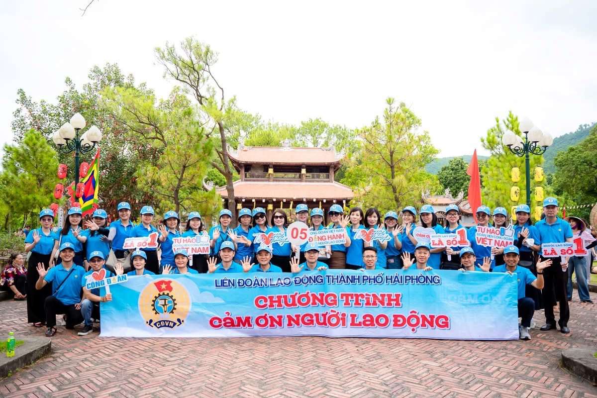 Chuong trinh Cam on nguoi lao dong khep lai voi su tham gia cua hon 2.000 doan vien, can bo cong doan tieu bieu. Ảnh: Bang Tam