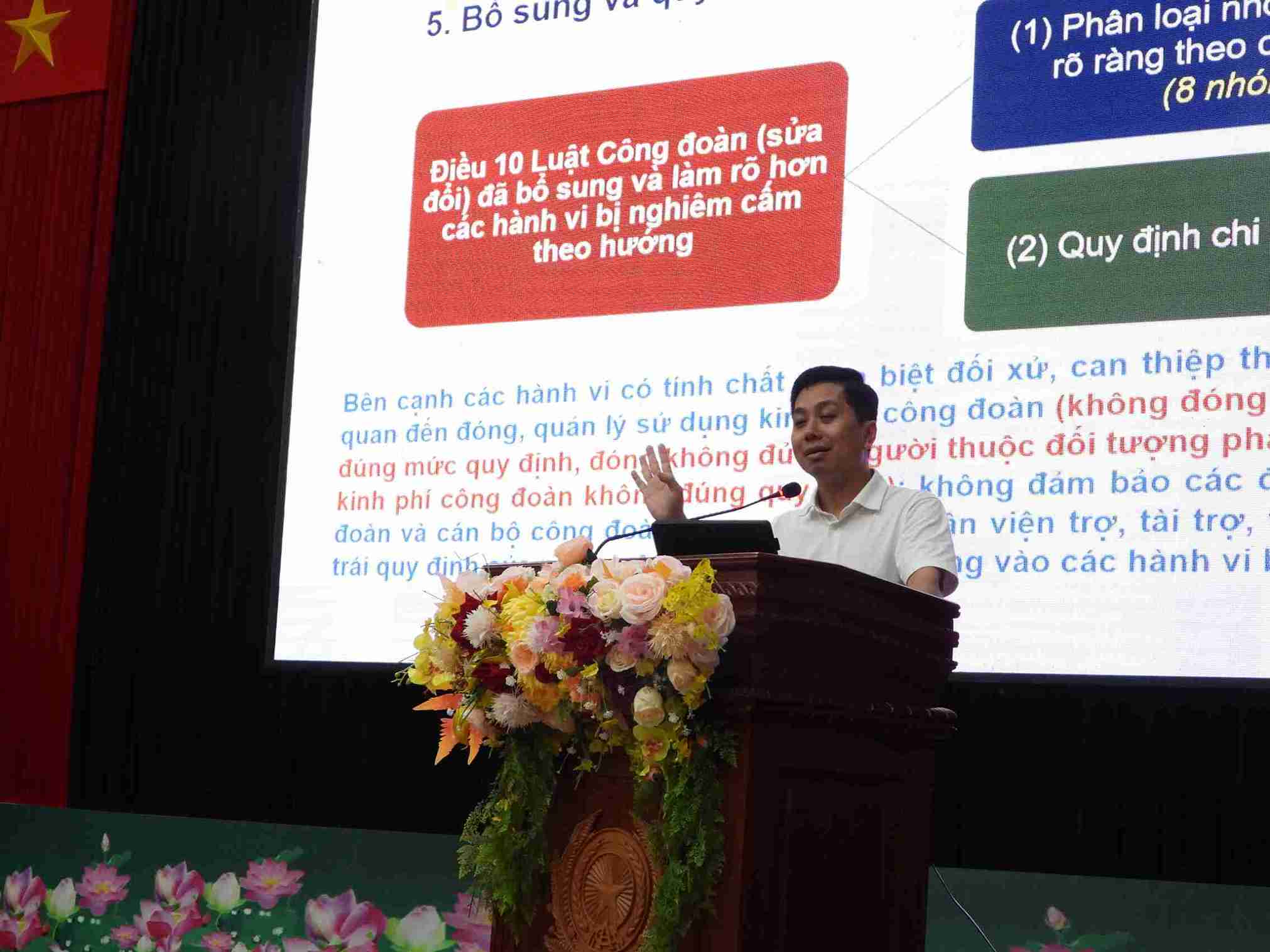 Mot so noi dung duoc pho bien trong buoi tap huan. Anh: Bao Trung