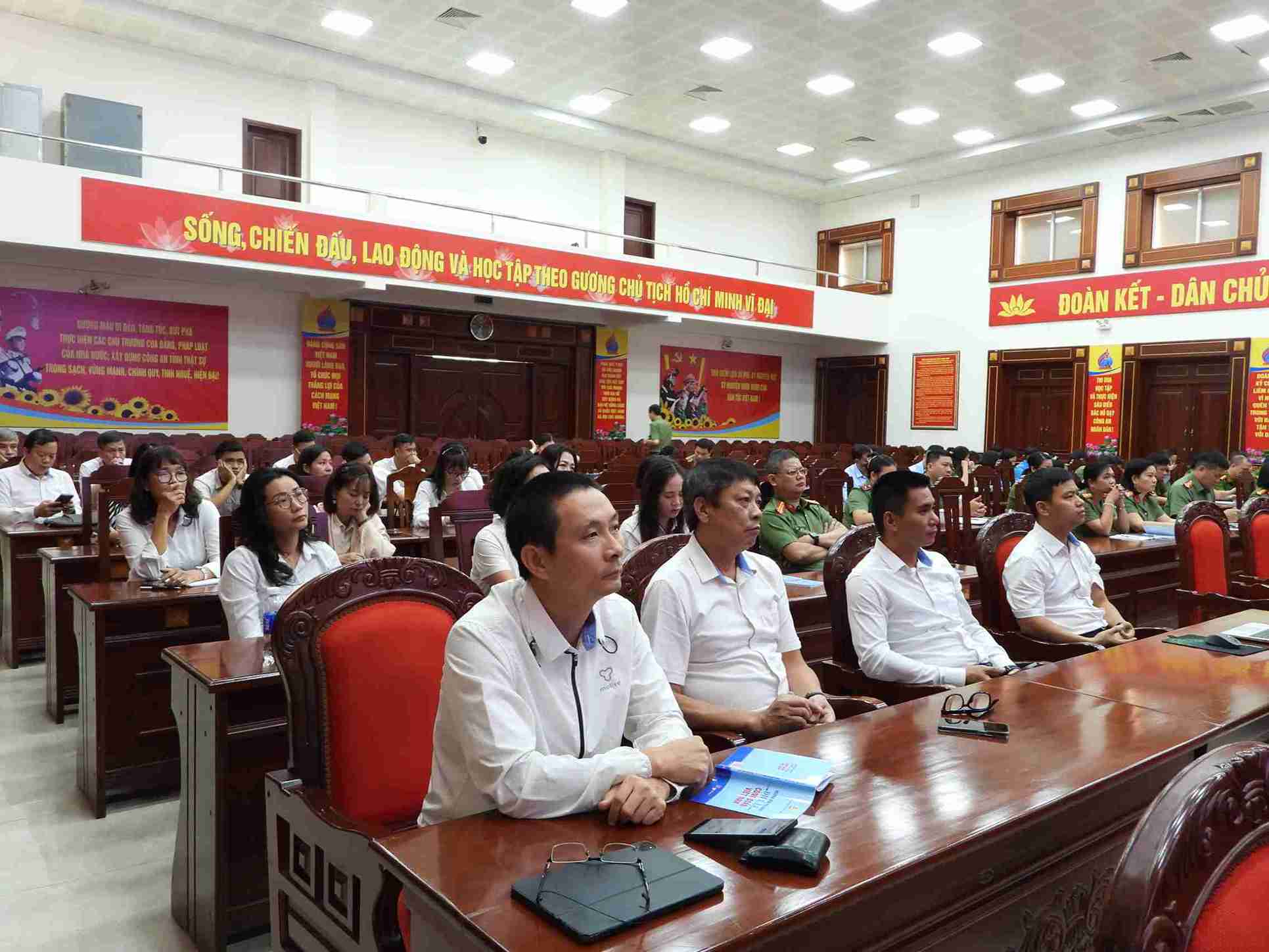 Quang canh buoi tap huan. Anh: Bao Trung