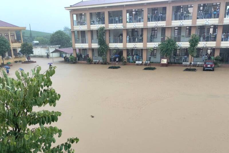 Mot truong hoc tai xa Van Ho, tinh Son La bi ngap ung. Anh: Nhat Minh