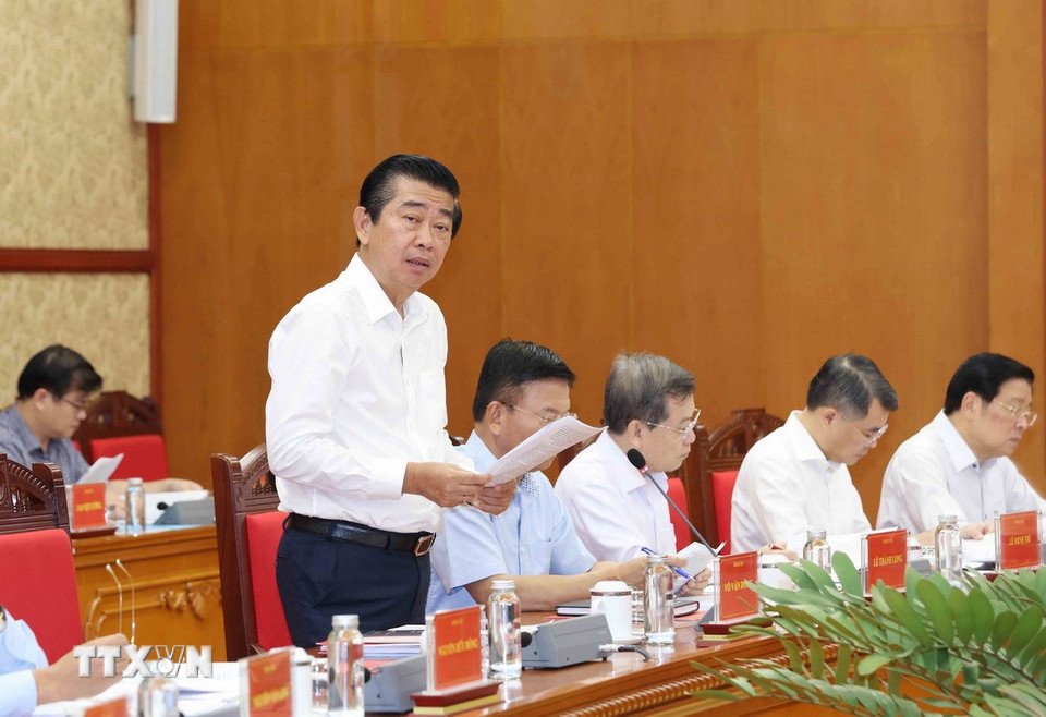 Dong chi Vo Van Dung, Uy vien Trung uong Dang, Pho Truong Ban Thuong truc Ban Noi chinh Trung uong trinh bay bao cao tai phien hop. Anh: Phuong Hoa/TTXVN 