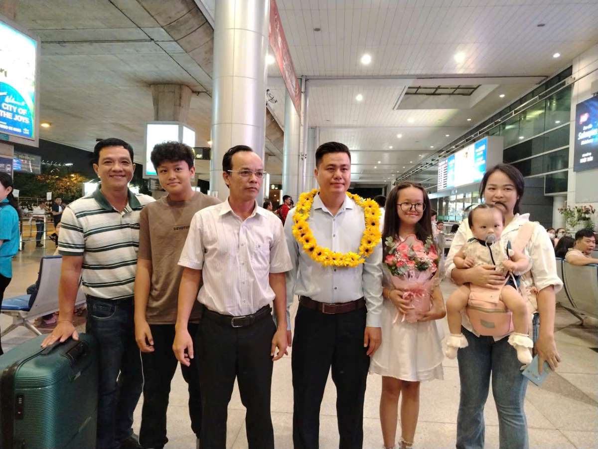 Lai Ly Huynh chia se niem vui vo dich voi gia dinh vao toi 28.9. Anh: Nguyen Dang