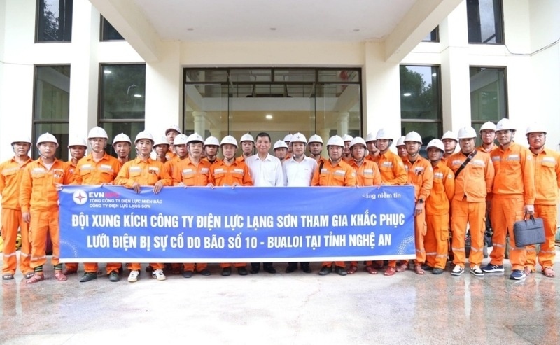 Doi xung kich xuat quan cuu tro tinh ban. Anh: Tri Dung