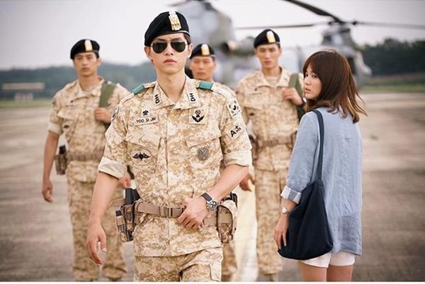 Song Joong Ki chua the co duoc dau an moi sau “Hau due mat troi“. Anh: Nha san xuat
