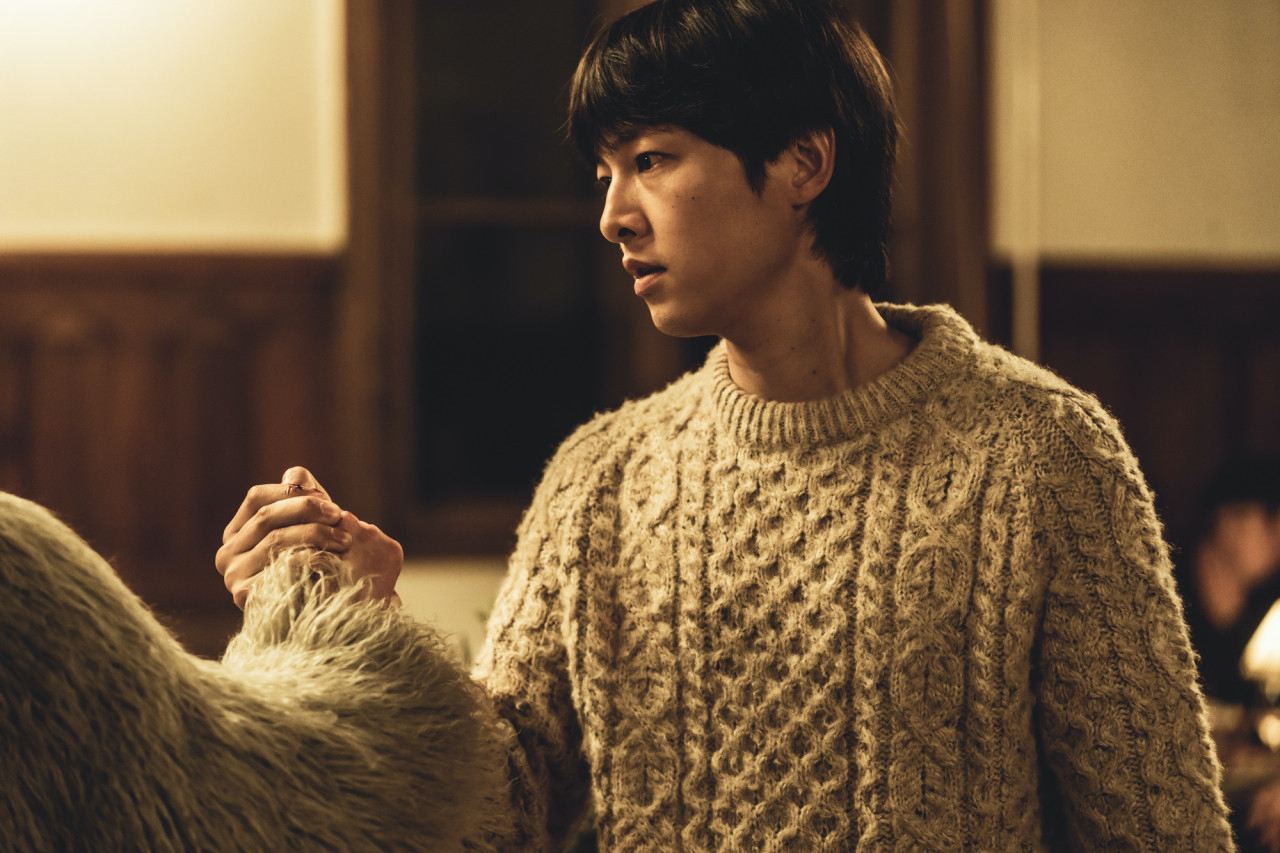 Song Joong Ki no luc bien hoa nhung khong co duoc thanh cong. Dien xuat cua anh van o muc an toan. Anh: Nha san xuat